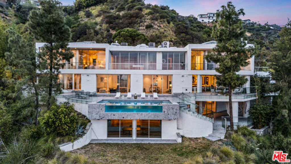 8854 Thrasher Avenue, Los Angeles, CA 90069