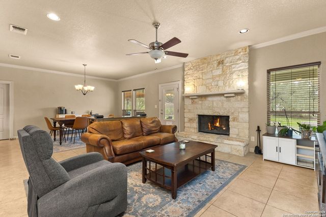 889 Sundown, Fischer, TX 78623