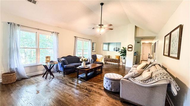 3767 Memorial Parkway NW, Kennesaw, GA 30152