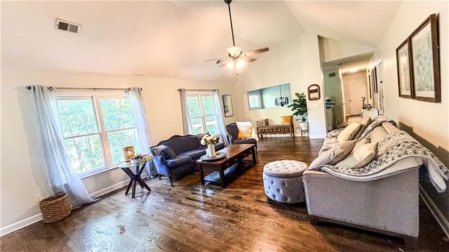 3767 Memorial Parkway NW, Kennesaw, GA 30152