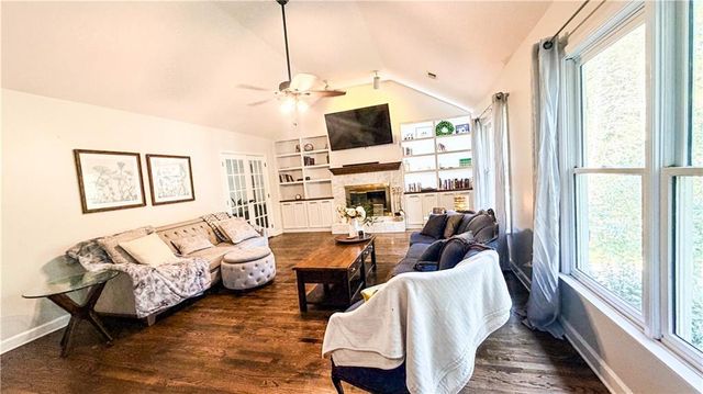 3767 Memorial Parkway NW, Kennesaw, GA 30152