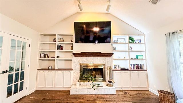 3767 Memorial Parkway NW, Kennesaw, GA 30152