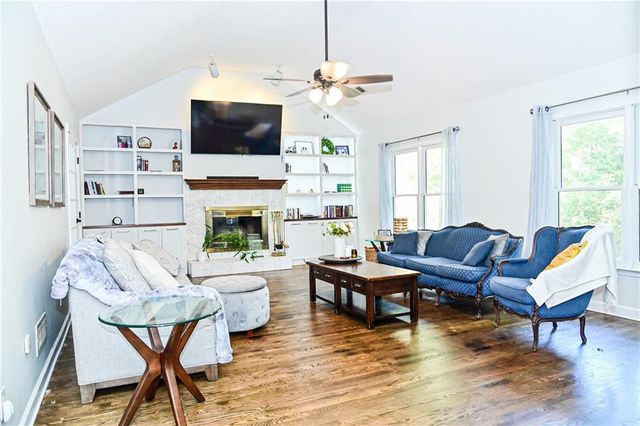 3767 Memorial Parkway NW, Kennesaw, GA 30152