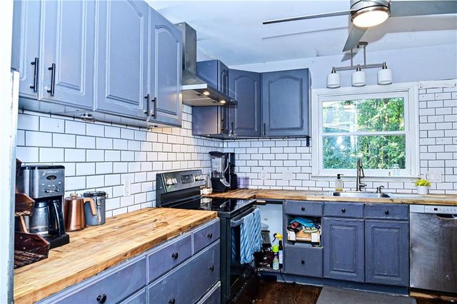 3767 Memorial Parkway NW, Kennesaw, GA 30152
