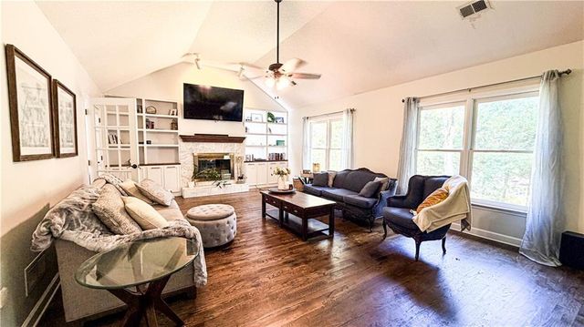 3767 Memorial Parkway NW, Kennesaw, GA 30152