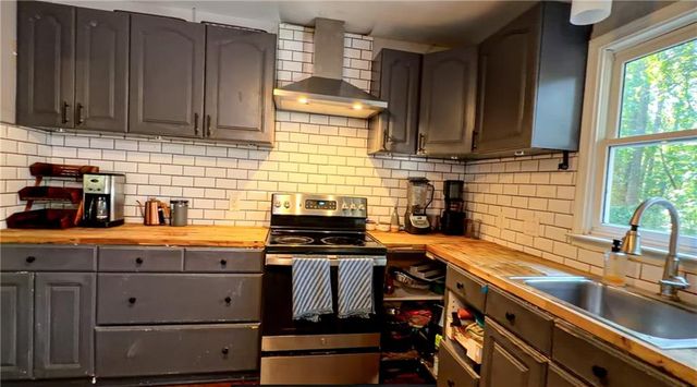 3767 Memorial Parkway NW, Kennesaw, GA 30152