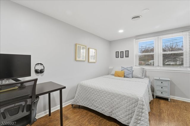 10 Maplehurst Ln, Piscataway Twp., NJ 08854