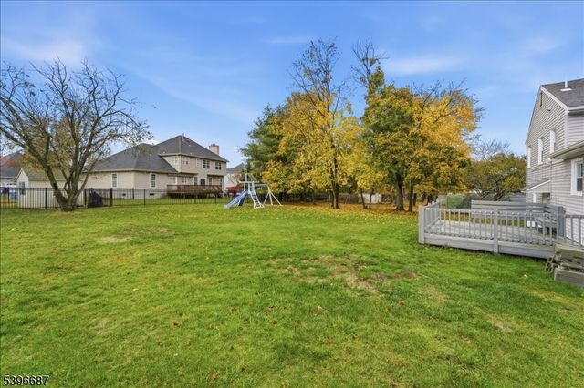 10 Maplehurst Ln, Piscataway Twp., NJ 08854