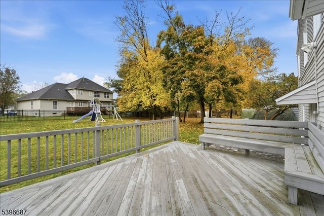 10 Maplehurst Ln, Piscataway Twp., NJ 08854