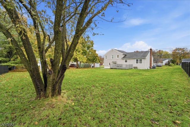 10 Maplehurst Ln, Piscataway Twp., NJ 08854