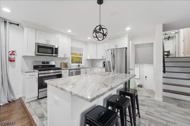 10 Maplehurst Ln, Piscataway Twp., NJ 08854