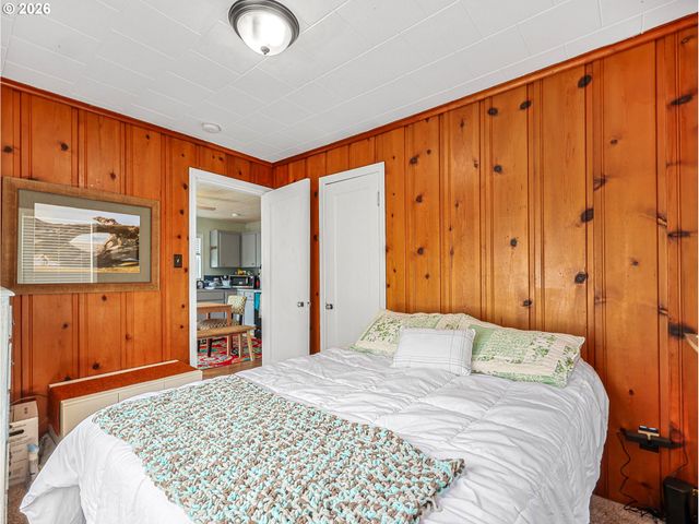 310 AVENUE K, Seaside, OR 97138