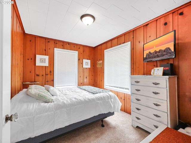 310 AVENUE K, Seaside, OR 97138