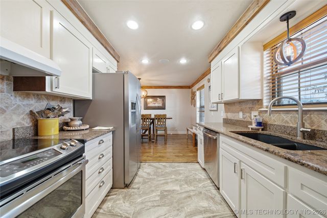 9606 S Maybelle Avenue, Jenks, OK 74037