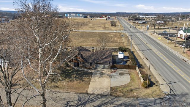 9606 S Maybelle Avenue, Jenks, OK 74037