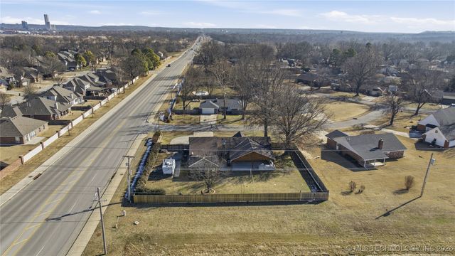 9606 S Maybelle Avenue, Jenks, OK 74037