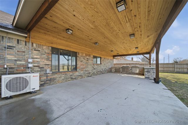 9606 S Maybelle Avenue, Jenks, OK 74037