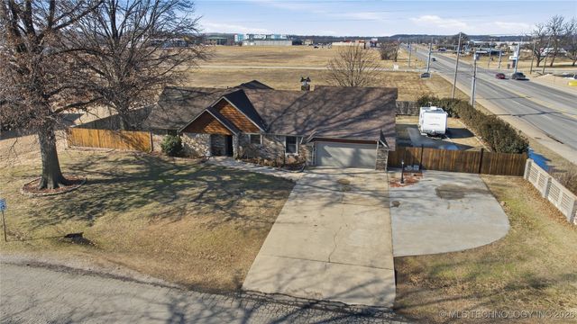 9606 S Maybelle Avenue, Jenks, OK 74037