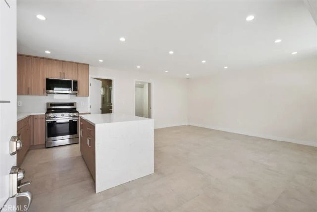 16511 San Fernando Mission Boulevard, Granada Hills, CA 91344