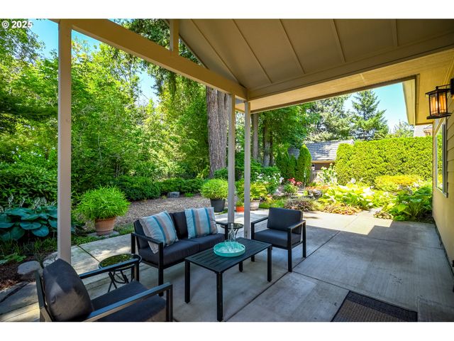 3868 Mirror Pond Way, Eugene, OR 97408