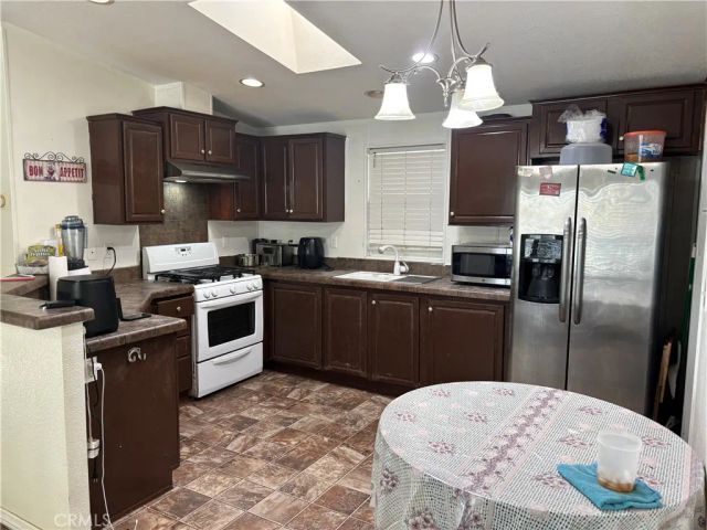 1826 W 19th 18, Highland, CA 92411