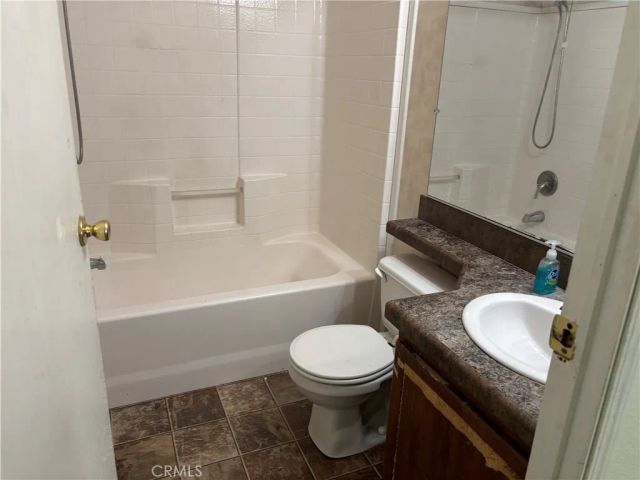 1826 W 19th 18, Highland, CA 92411