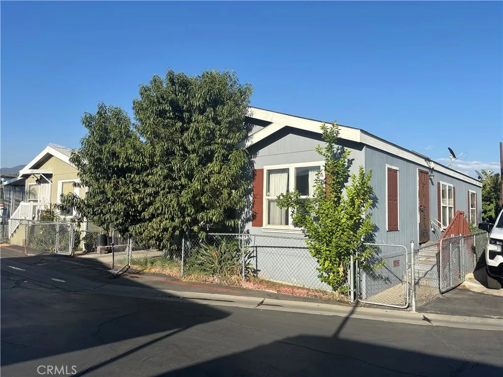 1826 W 19th 18, Highland, CA 92411