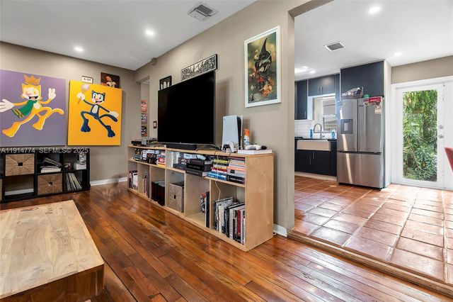 480 NE 110th St, Miami, FL 33161