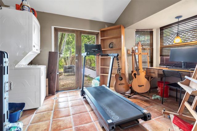 480 NE 110th St, Miami, FL 33161