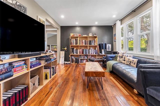 480 NE 110th St, Miami, FL 33161