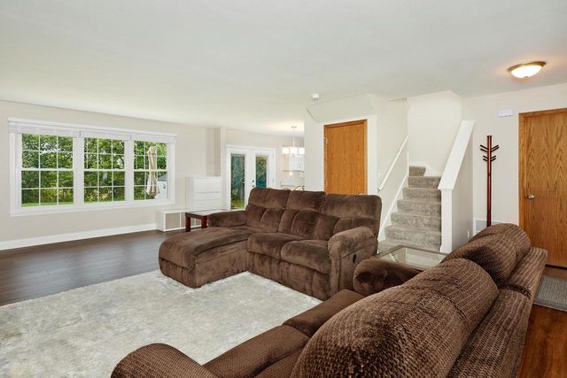 309 Stonebrook DRIVE, Waukesha, WI 53186