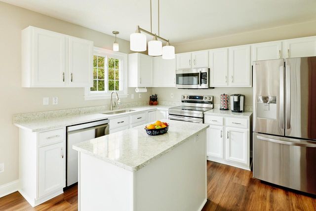 309 Stonebrook DRIVE, Waukesha, WI 53186