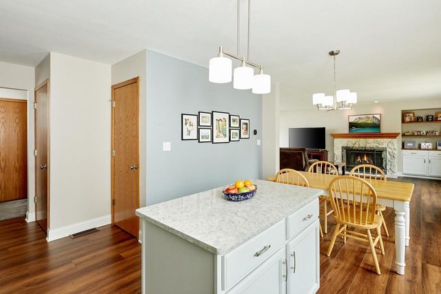 309 Stonebrook DRIVE, Waukesha, WI 53186