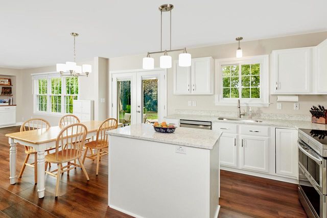 309 Stonebrook DRIVE, Waukesha, WI 53186