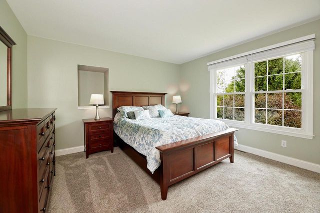 309 Stonebrook DRIVE, Waukesha, WI 53186