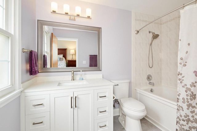 309 Stonebrook DRIVE, Waukesha, WI 53186