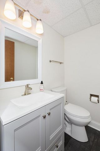 309 Stonebrook DRIVE, Waukesha, WI 53186