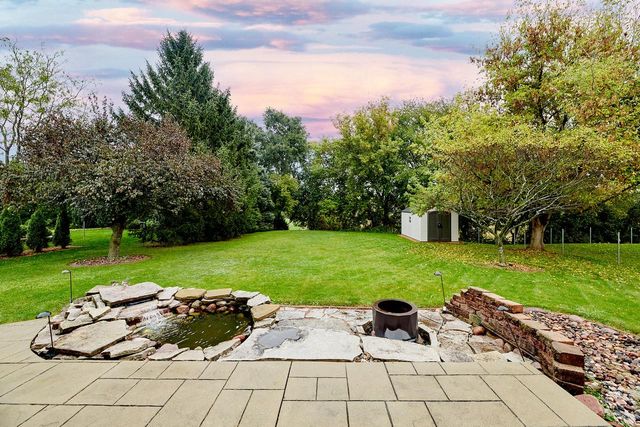 309 Stonebrook DRIVE, Waukesha, WI 53186