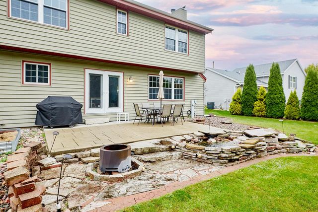 309 Stonebrook DRIVE, Waukesha, WI 53186