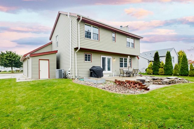 309 Stonebrook DRIVE, Waukesha, WI 53186