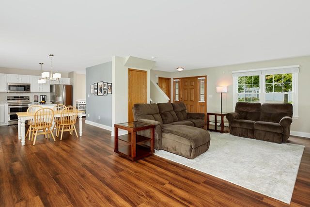 309 Stonebrook DRIVE, Waukesha, WI 53186