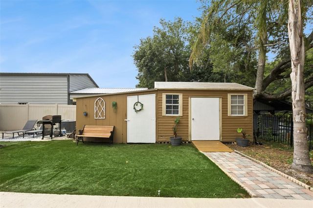 27627 LOIS DRIVE, Tavares, FL 32778