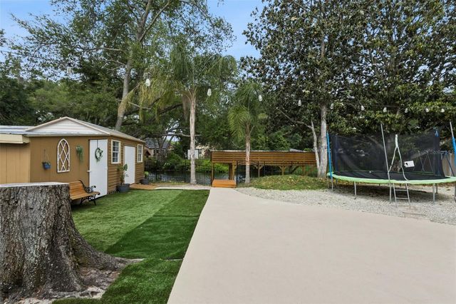 27627 LOIS DRIVE, Tavares, FL 32778