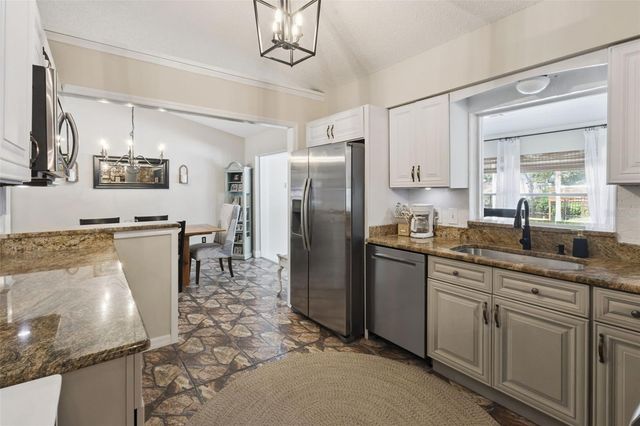 27627 LOIS DRIVE, Tavares, FL 32778