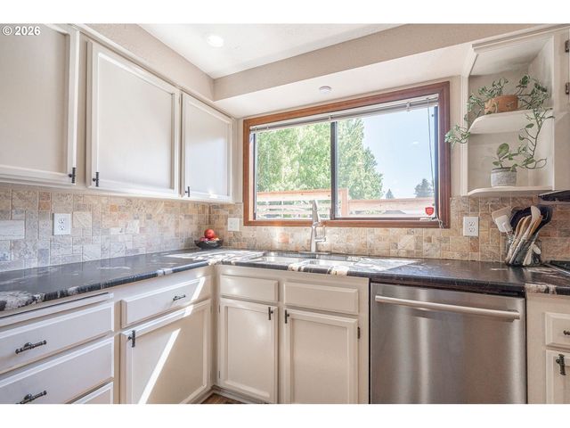 550 WORMWOOD St, Salem, OR 97306