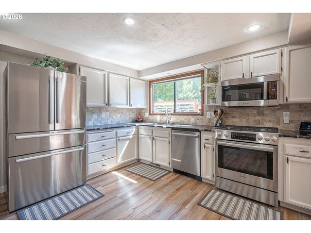 550 WORMWOOD St, Salem, OR 97306
