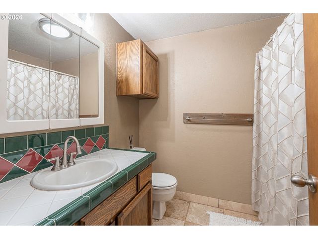 550 WORMWOOD St, Salem, OR 97306