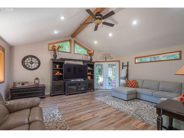 550 WORMWOOD St, Salem, OR 97306