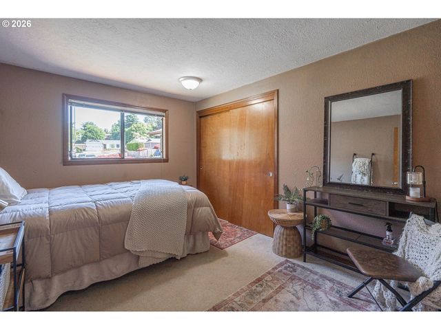 550 WORMWOOD St, Salem, OR 97306
