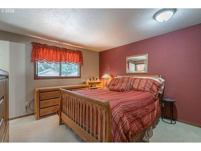 550 WORMWOOD St, Salem, OR 97306